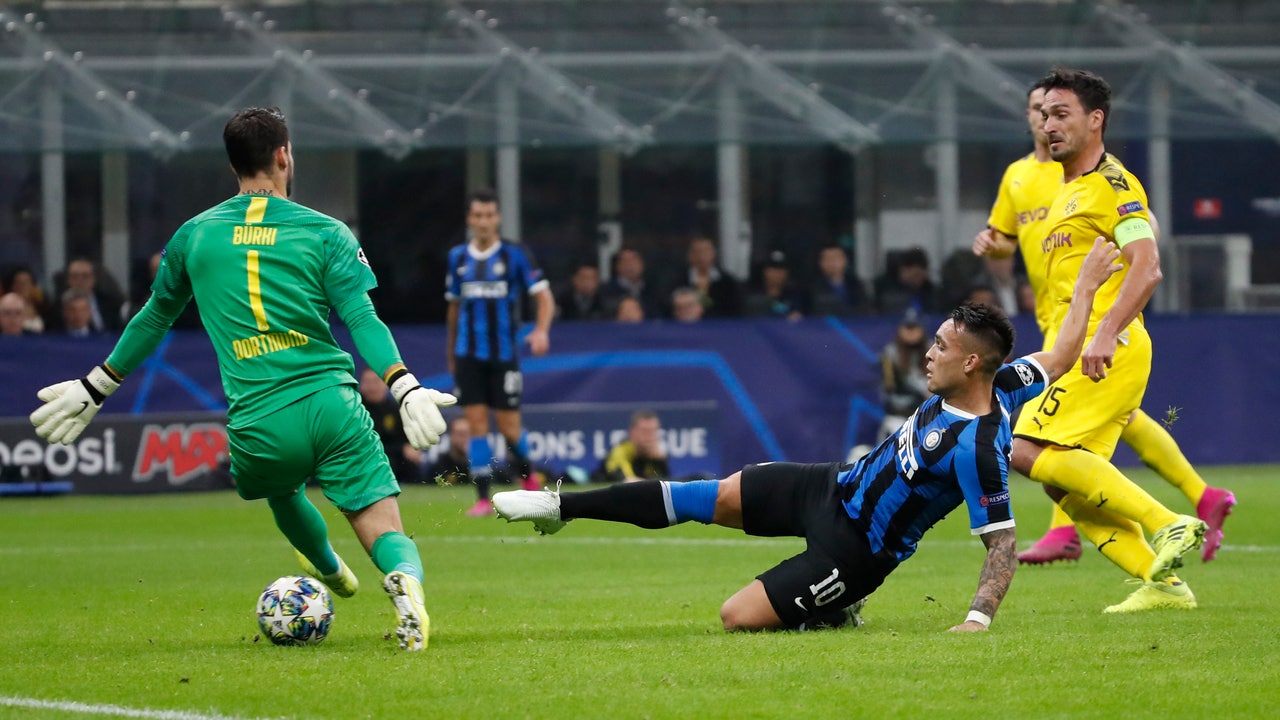 Inter beats Dortmund 2-0 for 1st CL win this season